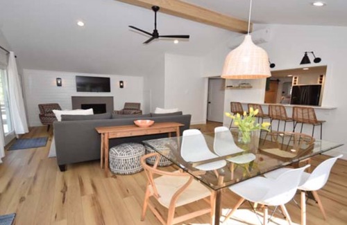 Glen Arbor House | Walk to Glen Arbor & Big Glen Lake from Charming Cottage on Wooded Lot, Fire Pit