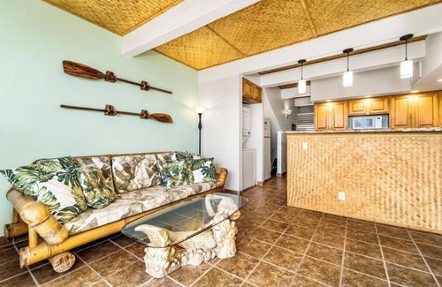 Kailua-Kona Apartment | Walk to Kailua Village. AC. King Bed. Pool. Free Parking. In Unit Laundry