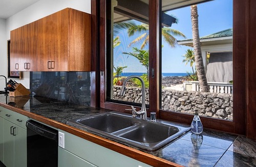 Kailua-Kona House | 🏖️Walk to Keiki Beach! Spectacular Oceanfront | Unbeatable Views & Location