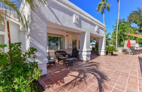 Larissa House | WALK TO LA-WHITE SOX SP TRAINING 5MN DRIVE 2 STADIUM 1AC YARD +4Ksq ft HOME