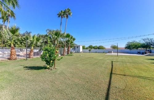 Larissa House | WALK TO LA-WHITE SOX SP TRAINING 5MN DRIVE 2 STADIUM 1AC YARD +4Ksq ft HOME