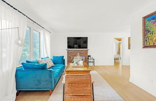 Historic Old Town Villa | Walk to Lake - Old Town Retreat