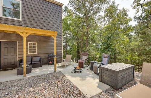 Jessieville House | Walk to Lake Ouachita Peaceful Duplex with Patio!