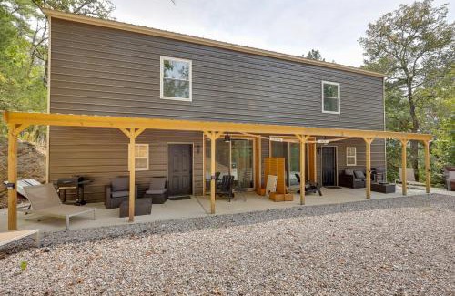 Jessieville House | Walk to Lake Ouachita Peaceful Duplex with Patio!