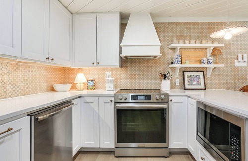 Kingston House | Walk to Lake Texoma: Kingston Retreat w/Deck!