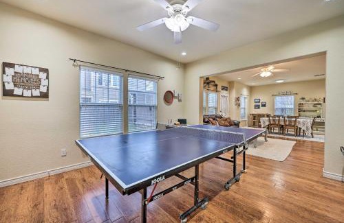 Afton House | Walk to Lake Townhome with Hot Tub in Afton!