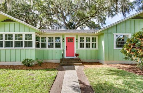 Mount Dora House | Walk to Lakes! Tropical Escape in Mount Dora