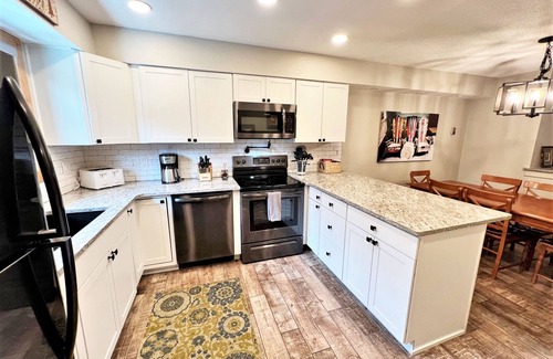 Four O'Clock Ski Chalet | Walk to Main St. Breck Snowflake Lift Pool+Hot tubs