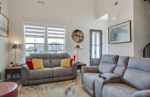 Greenwood House | Walk to Marina Lake Greenwood Retreat with Hot Tub