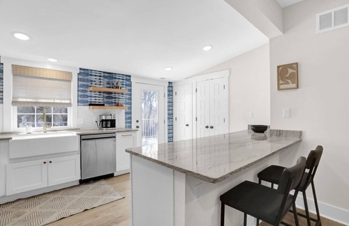 Midtown Apartment | Walk to Memphis Nightlife | 100 Yr Old Cozy Apt