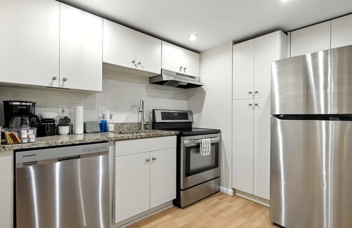 Northwest Apartment | Walk to METRO - Quiet 1BR w/Sauna, Rock Creek Park