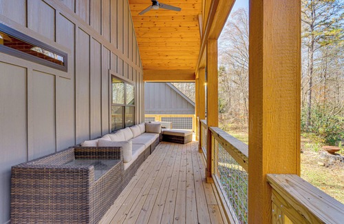 Hayesville Cottage | Walk to Nantahala Forest: Mtn-view Creekside Haven