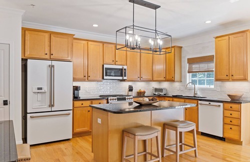 Homewood House | Walk to Navy Memorial Stadium! Visit your USNA Midshipman