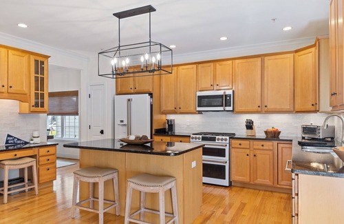 Homewood House | Walk to Navy Memorial Stadium! Visit your USNA Midshipman