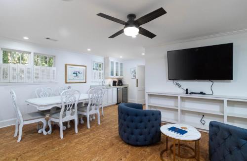 Oxford House | Walk to Oxford Square, Faulkner house, Ole Miss
