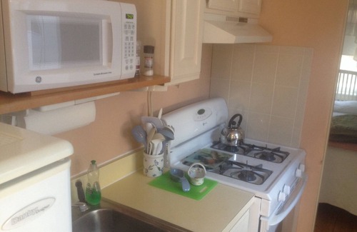 Dennis Port Cottage | Walk to Private Beach, 2 Br Cottage, AC, WiFi