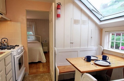 Dennis Port Cottage | Walk to Private Beach, 2 Br Cottage, AC, WiFi