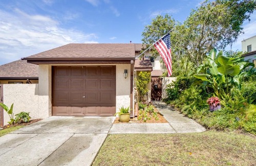 Leesburg House | Walk to Restaurants Downtown Leesburg Townhome!