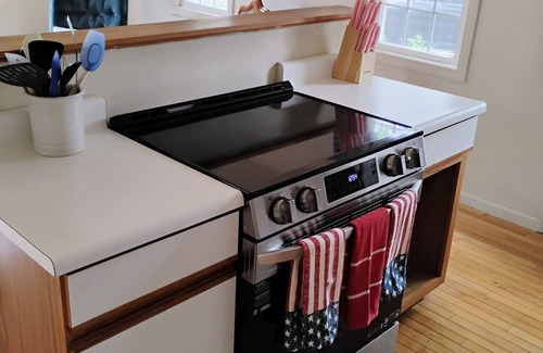 West Chatham Cottage | WALK TO RESTAURANTS, SHOPS & LIQUOR STORE! CLOSE TO DOWNTOWN CHATHAM!