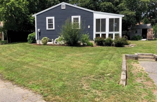 West Chatham Cottage | WALK TO RESTAURANTS, SHOPS & LIQUOR STORE! CLOSE TO DOWNTOWN CHATHAM!