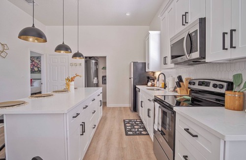 Eastside Promise Neighborhood Apartment | Walk to Riverwalk 3BR 2BA Gem Near Fun Downtown