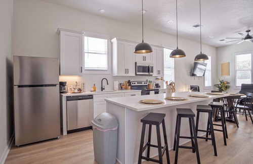 Eastside Promise Neighborhood Apartment | Walk to Riverwalk 3BR 2BA Gem Near Fun Downtown