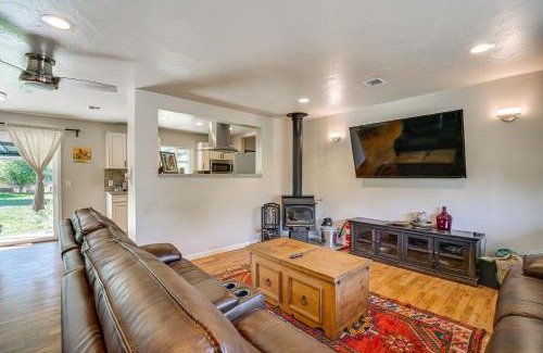 Medford House | Walk to Rogue X Medford Family Home with Large Yard