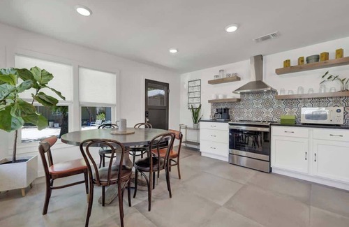 New Braunfels House | Walk to Schlitterbahn With Firepit
