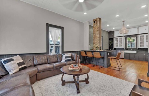 New Braunfels House | Walk to Schlitterbahn With Firepit