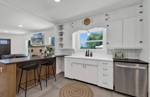 New Braunfels House | Walk to Schlitterbahn With Firepit