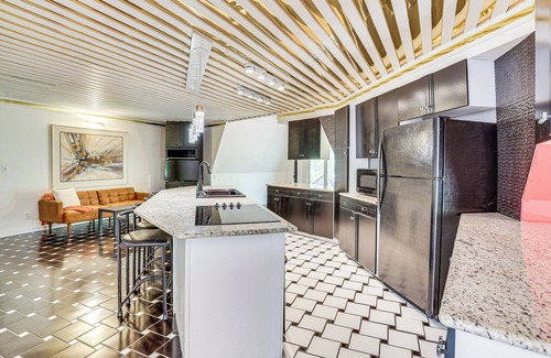 Dover House | Walk to School House Winery: Home w/Deck!