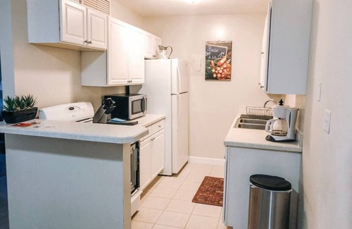 Gainesville Condo | Walk to Shands & VA Hospital, UF, Pool Access