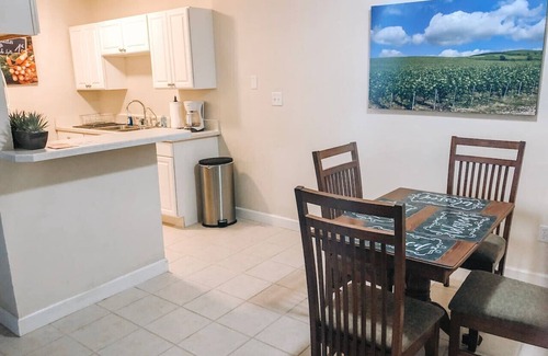 Gainesville Condo | Walk to Shands & VA Hospital, UF, Pool Access