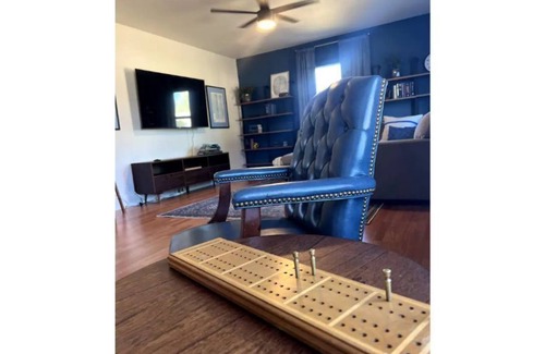Forks House | Walk to shopping and dining | Fire Pit | Netflix, HBO, Prime, Disney+