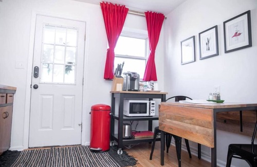 Grandview Heights Apartment | Walk to Stadium | Starbucks on Corner | Near Shops