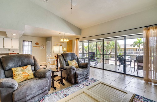 Mid Island Cottage | Walk to Sugar Sands: Retreat in Fort Myers Beach