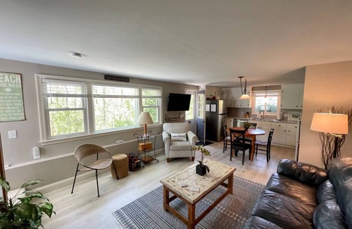 South Orleans Condo | Walk to the association beach at Little Pleasant Bay from this updated cozy cottage