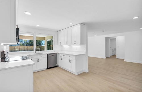 West Rocks House | WALK TO THE BEACH! 3 Bedroom Home! Renovated 2024!
