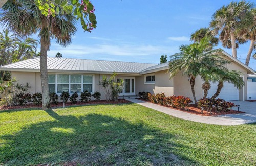 West Rocks House | WALK TO THE BEACH! 3 Bedroom Home! Renovated 2024!