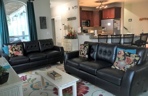 Fort Walton Beach - Destin House | WALK to the BEACH! 5 bd. 3.5 bath by main pool.