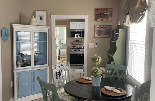 North End House | WALK TO THE BEACH CUTE AS A BUTTON SINGLE FAMILY HOME/PET FRIENDLY/FENCED YARD