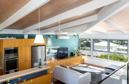 Hayborough House | Walk to the beach - Family friendly - Wifi - The Tall House