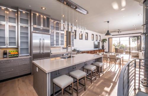 Townsite House | Walk to the Beach Luxury Roof Deck Sunset View