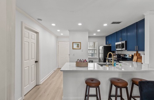 Oxford Condo | Walk to the Game: SC Weekend Available! Book Now!