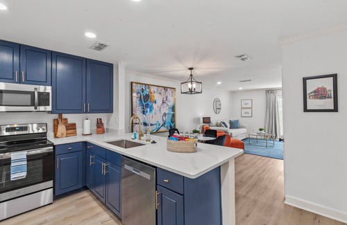 Oxford Condo | Walk to the Game: SC Weekend Available! Book Now!