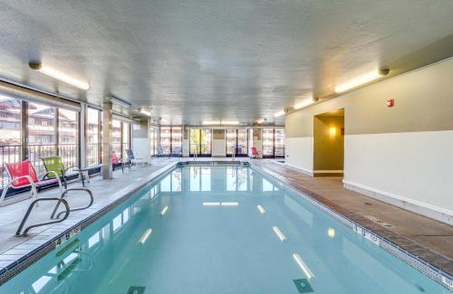 Chelan Apartment | Walk to the Lake Chelan Condo with Mtn Views!