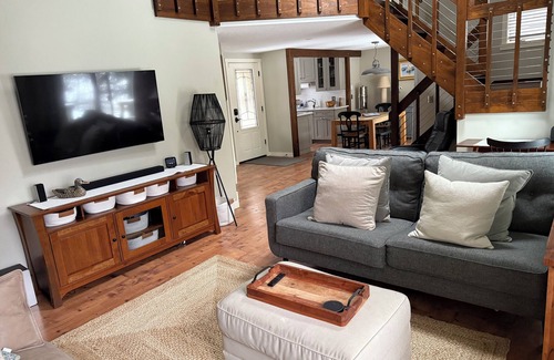 Grantham House | Walk to the Lake-Updated 3 BR Private Home with AC