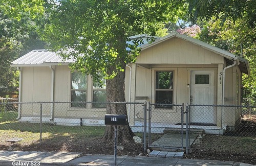 San Marcos House | Walk to the River - Modern Pet-Friendly Home - Minutes from Texas State