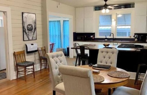 Georgetown House | Walk to The Square & SU—Live the Old Town Life