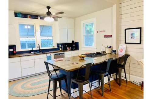 Georgetown House | Walk to The Square & SU—Live the Old Town Life